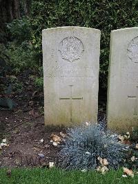 Doullens Communal Cemetery Extension No.1 - Leah, H