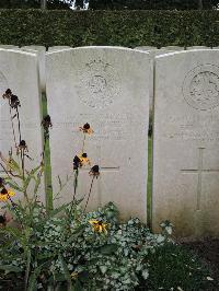 Doullens Communal Cemetery Extension No.1 - Long, Lawrence Sidney