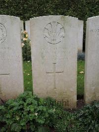 Doullens Communal Cemetery Extension No.1 - Lytton, Thomas John