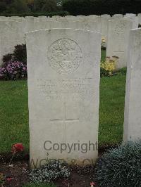 Doullens Communal Cemetery Extension No.1 - MacOurt, Hugh