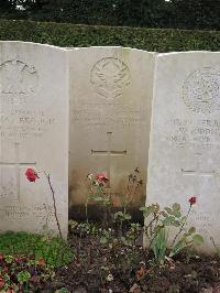 Doullens Communal Cemetery Extension No.1 - MacAskill, Donald