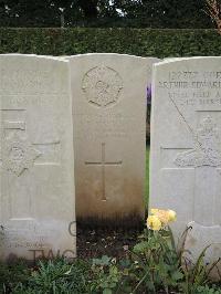 Doullens Communal Cemetery Extension No.1 - Manley, A E