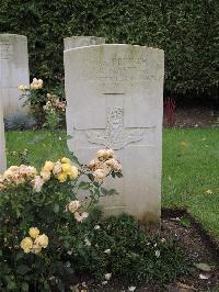 Doullens Communal Cemetery Extension No.1 - Martin, J R