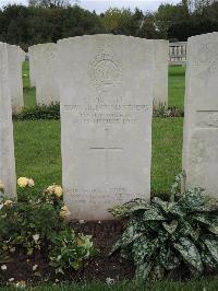 Doullens Communal Cemetery Extension No.1 - Matthews, Edward John