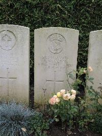 Doullens Communal Cemetery Extension No.1 - Nicolson, R