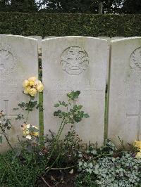 Doullens Communal Cemetery Extension No.1 - Powell, Roger