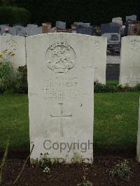 Doullens Communal Cemetery Extension No.1 - Rayment, Leonard