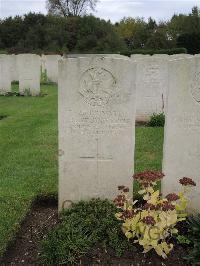 Doullens Communal Cemetery Extension No.1 - Riddle, Herbert James