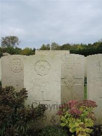 Doullens Communal Cemetery Extension No.1 - Robinson, Thomas