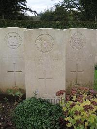 Doullens Communal Cemetery Extension No.1 - Scott, Robert