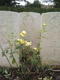 Doullens Communal Cemetery Extension No.1 - Simmonds, H