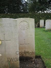 Doullens Communal Cemetery Extension No.1 - Skelton, S