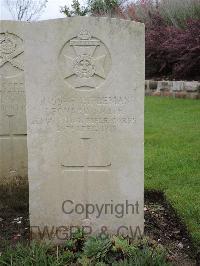 Doullens Communal Cemetery Extension No.1 - Smith, Leonard