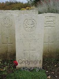 Doullens Communal Cemetery Extension No.1 - Smith, R