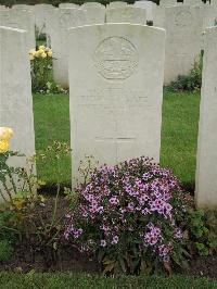 Doullens Communal Cemetery Extension No.1 - Tape, Richard