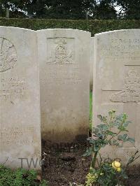 Doullens Communal Cemetery Extension No.1 - Taylor, John