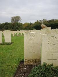 Doullens Communal Cemetery Extension No.1 - Vince, Tom