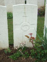 Doullens Communal Cemetery Extension No.1 - Warn, Frank