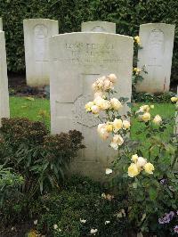 Doullens Communal Cemetery Extension No.1 - Walker, Henry