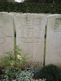 Doullens Communal Cemetery Extension No.1 - Walker, Walter