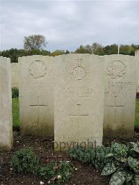 Doullens Communal Cemetery Extension No.1 - White, Robert