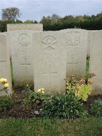 Doullens Communal Cemetery Extension No.1 - Winks, W