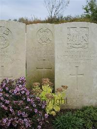 Doullens Communal Cemetery Extension No.1 - Wright, F