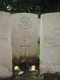 Doullens Communal Cemetery Extension No.1 - Yates, Tom