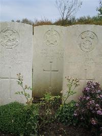 Doullens Communal Cemetery Extension No.1 - Young, Harry