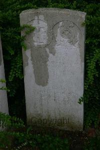 Esnes Communal Cemetery - Kelly, W