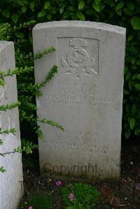 Esnes Communal Cemetery - Payne, E W