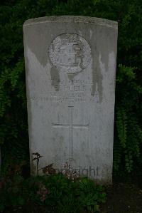 Esnes Communal Cemetery - Pells, Ernest