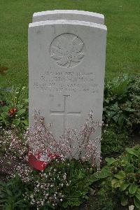 Cite Bonjean Military Cemetery Armentieres - Buchanan, Reginald James