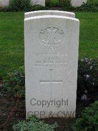 Cite Bonjean Military Cemetery Armentieres - Bain, J