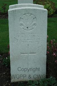 Cite Bonjean Military Cemetery Armentieres - Baines, Thomas Osborne