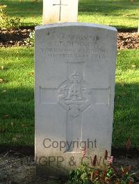 Cite Bonjean Military Cemetery Armentieres - Benbow, James Patrick