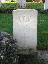 Cite Bonjean Military Cemetery Armentieres - Bethell, Christopher