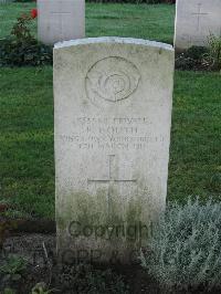 Cite Bonjean Military Cemetery Armentieres - Booth, F