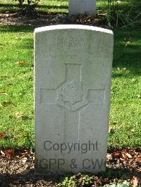 Cite Bonjean Military Cemetery Armentieres - Boyle, G L