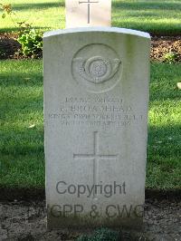 Cite Bonjean Military Cemetery Armentieres - Broadhead, P