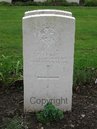 Cite Bonjean Military Cemetery Armentieres - Clark, P