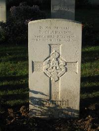 Cite Bonjean Military Cemetery Armentieres - Clarkson, Robert