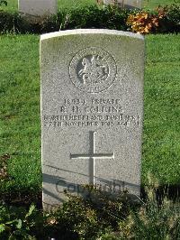 Cite Bonjean Military Cemetery Armentieres - Collins, R H