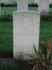 Cite Bonjean Military Cemetery Armentieres - Crozier, John