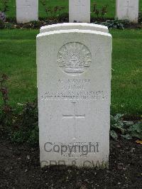 Cite Bonjean Military Cemetery Armentieres - Dahl, John