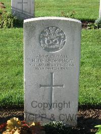 Cite Bonjean Military Cemetery Armentieres - Desborough, H