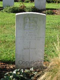 Cite Bonjean Military Cemetery Armentieres - Dixon, H