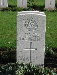 Cite Bonjean Military Cemetery Armentieres - Dougan, H