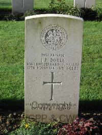 Cite Bonjean Military Cemetery Armentieres - Doyle, Leo Patrick