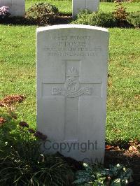 Cite Bonjean Military Cemetery Armentieres - Doyle, P